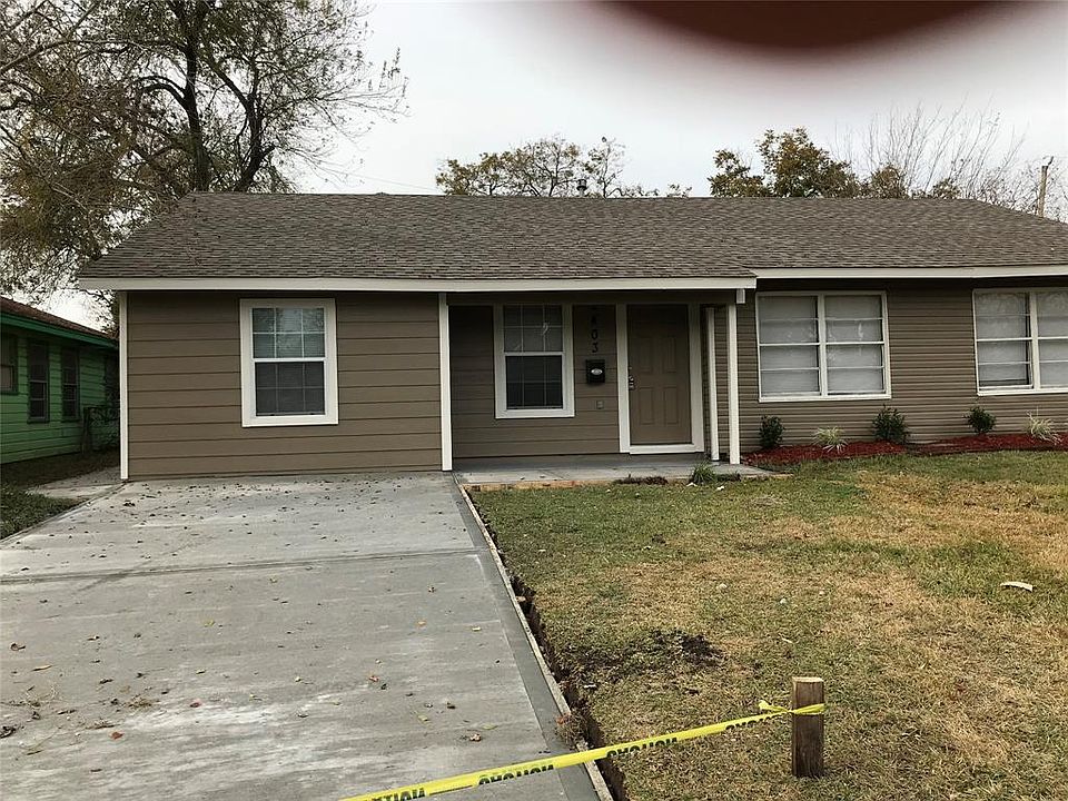 1st image of 2403 Huntington Dr
