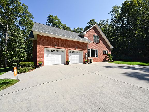 4th image of 412 NW Bridgewater Dr