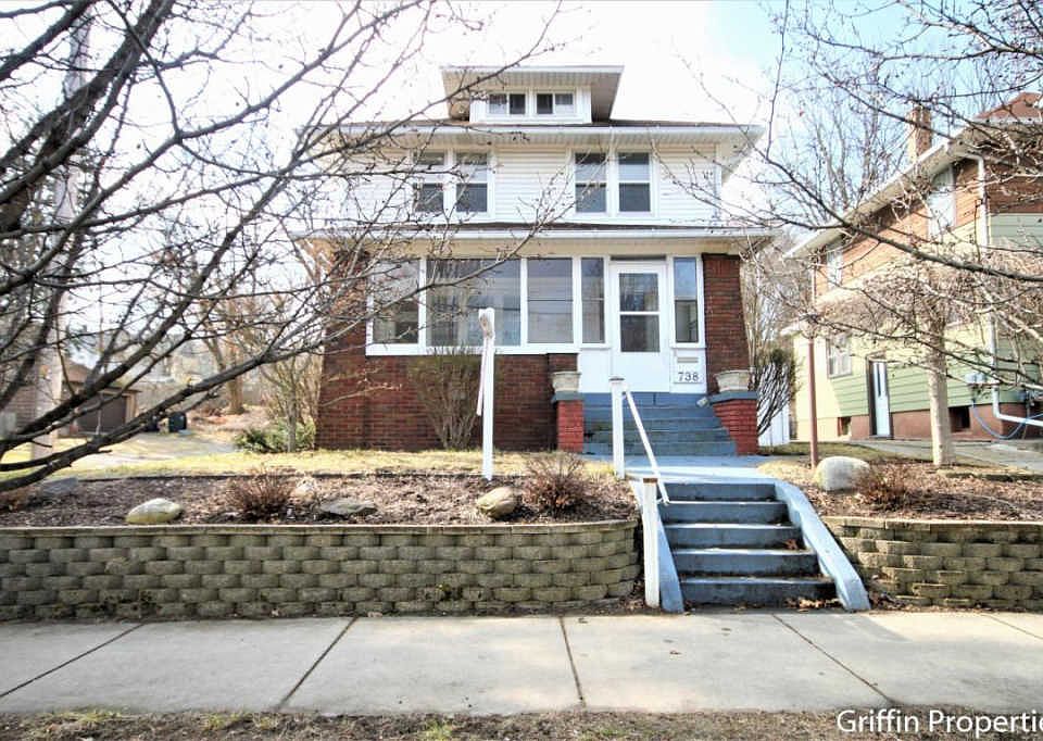 1st image of 738 Lyon St NE