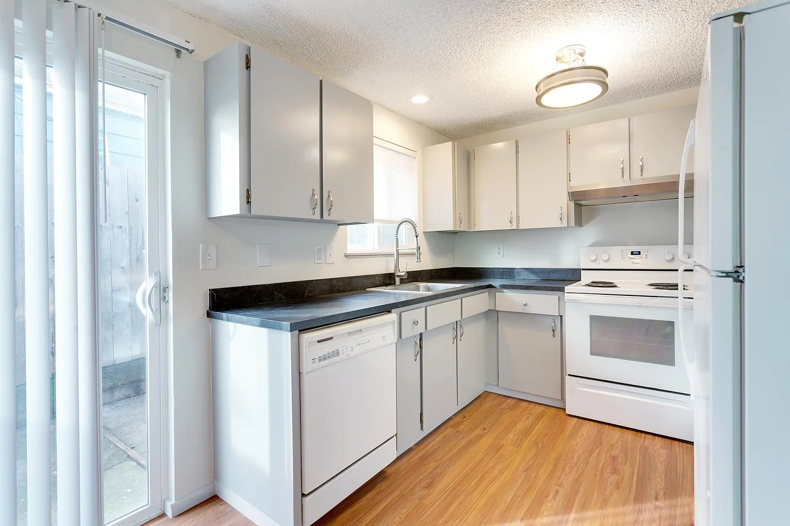 9911 SE Woodstock Ct photo 1