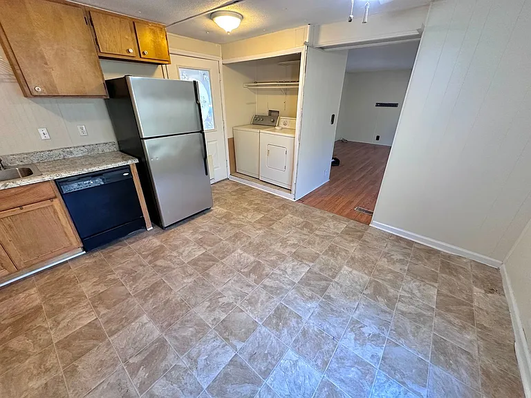 2622 Callier Springs Rd SE — Photo 2