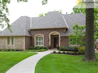 220 NW Hemlock St, Lees Summit, MO 64064