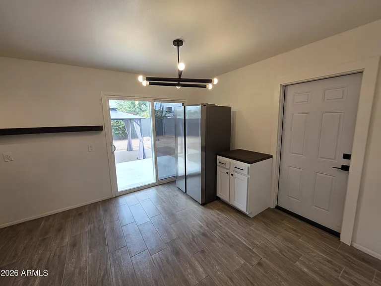 3735 E Claire Dr — Photo 5
