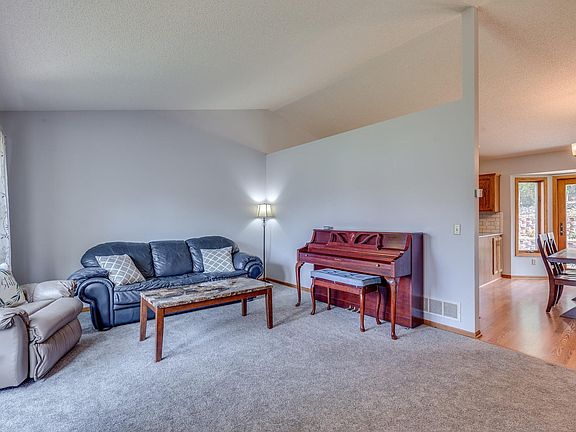 5th image of 7469 Chesham Ln