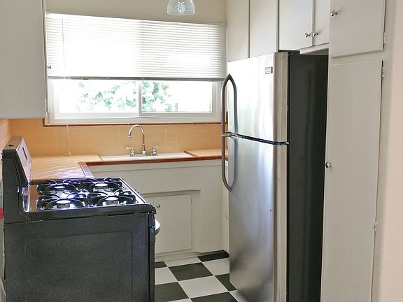 5th image of 230 S Coronado St APT 31