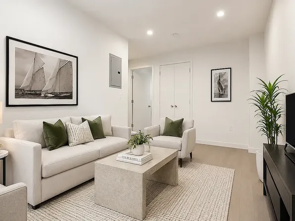 316 W 39th St APT 4E, New York, NY 10018