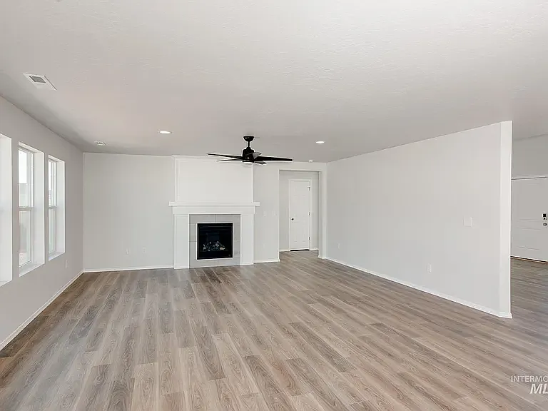 4823 Fire Opal St — Photo 1