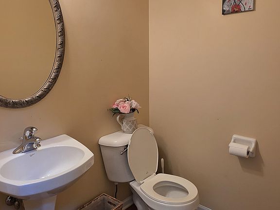 3rd image of 1212 Townes Cir