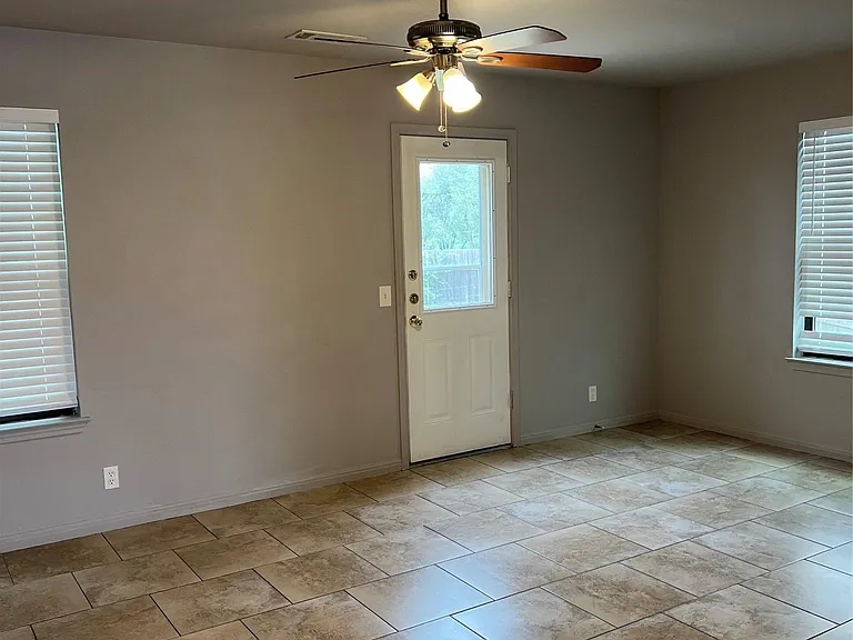 1036 Drovers Cv — Photo 2