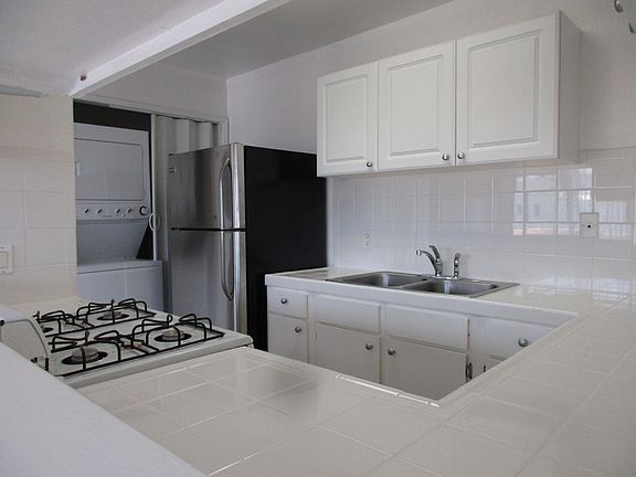 2nd image of 516 N Oxford Ave APT 8