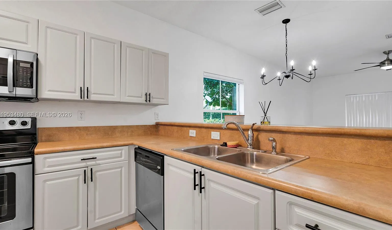 3 bed, 1250 sqft, $3,100 — Photo 4