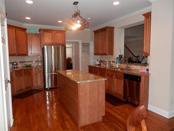 4th image of 3951 Lantern Hill Dr