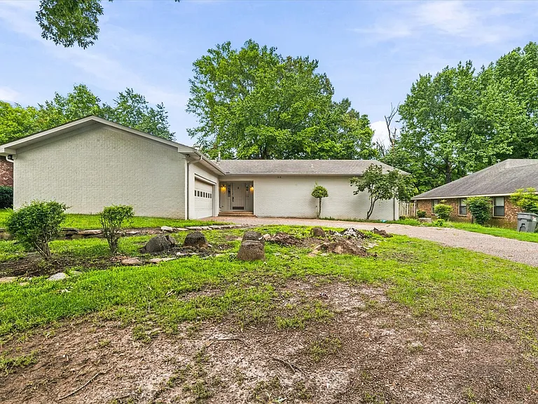 1610 Hillcrest Dr — Photo 3