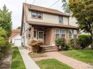 33 Fairview Ave, Oceanside, NY 11572