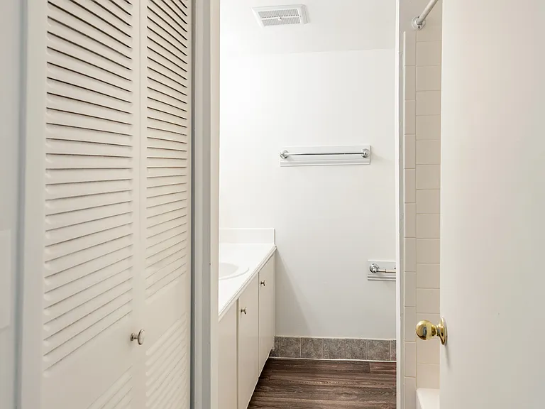 Riverside Village Apartments — Photo 18