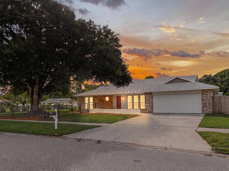 585 Venetian Way