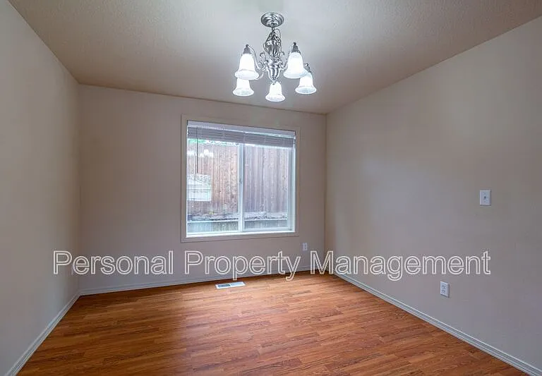 7905 NE 64th St — Photo 4
