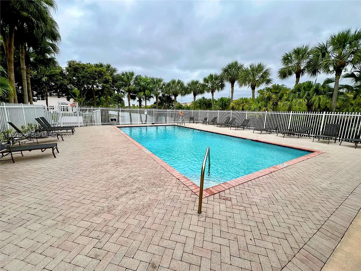 Building Photo - 10560 NW 57th Ct