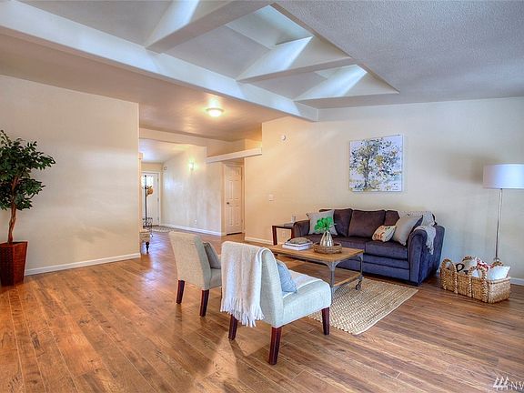 4th image of 10704 201st Street Ct E