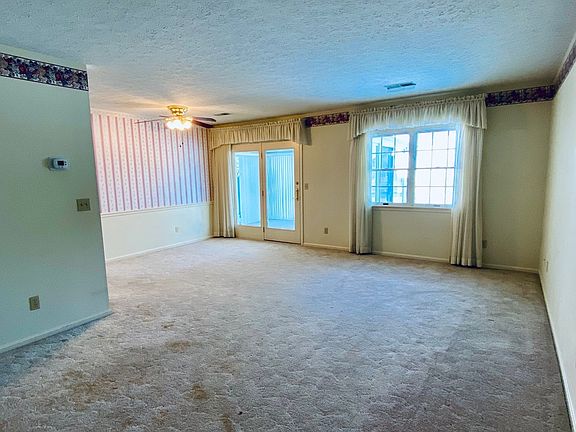 3rd image of 856 Avalon Dr