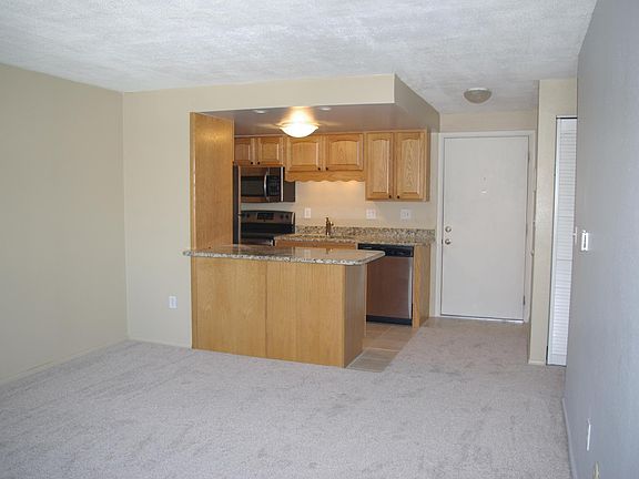 3rd image of 1008 N Corona St APT 402