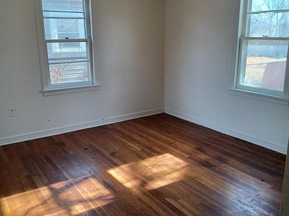 3rd image of 1212 NW Irwin Ave
