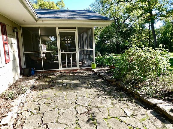 3rd image of 22W761 Mulberry Ln