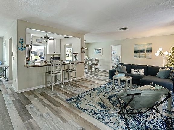 2nd image of 2424 Rosa Ln