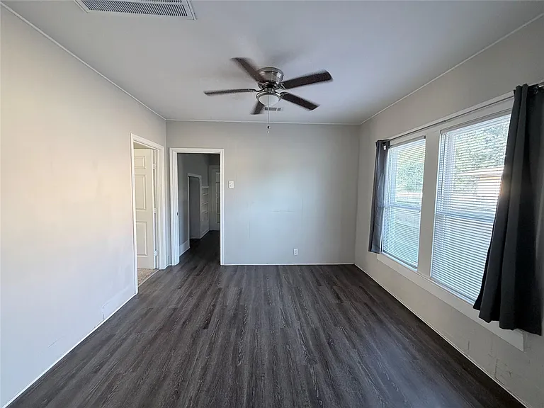 1401 Edison St — Photo 7