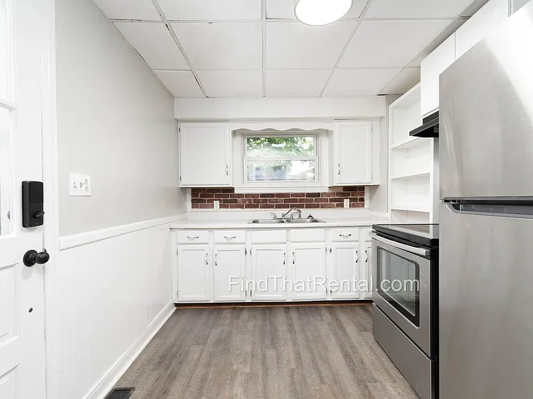 136 W Church Ave — Photo 8