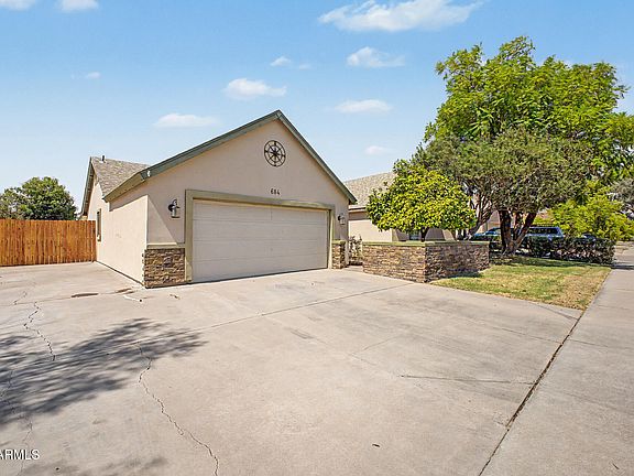 3rd image of 684 E ESTRELLA Drive