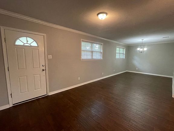 2nd image of 2033 Horton Ave