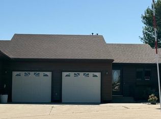 2415 9th St SW, Minot, ND 58701