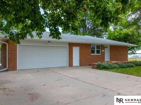 525 Maple St, Adams, NE 68301