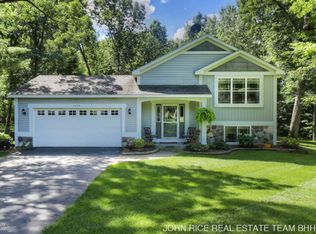 3479 Autumn Wood Dr, Hamilton, MI 49419