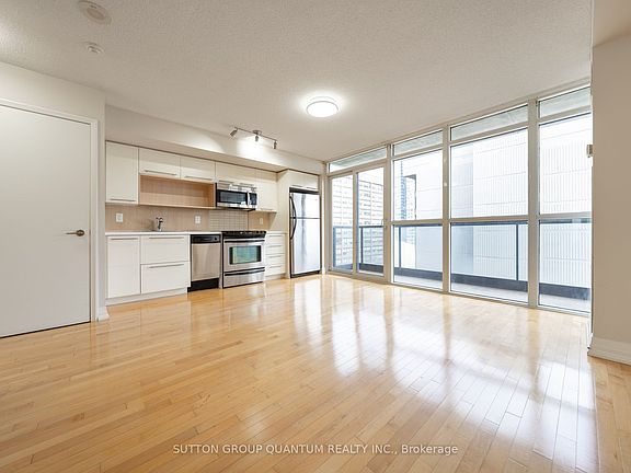 5th image of 25 Carlton St #1811