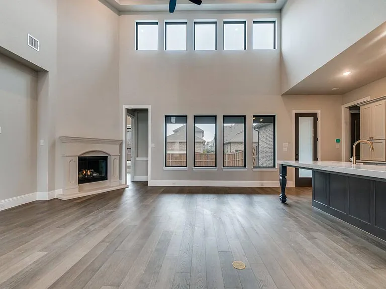 1317 Black Walnut Ln — Photo 6