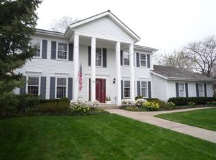 811 Paddock Ln, Libertyville, IL