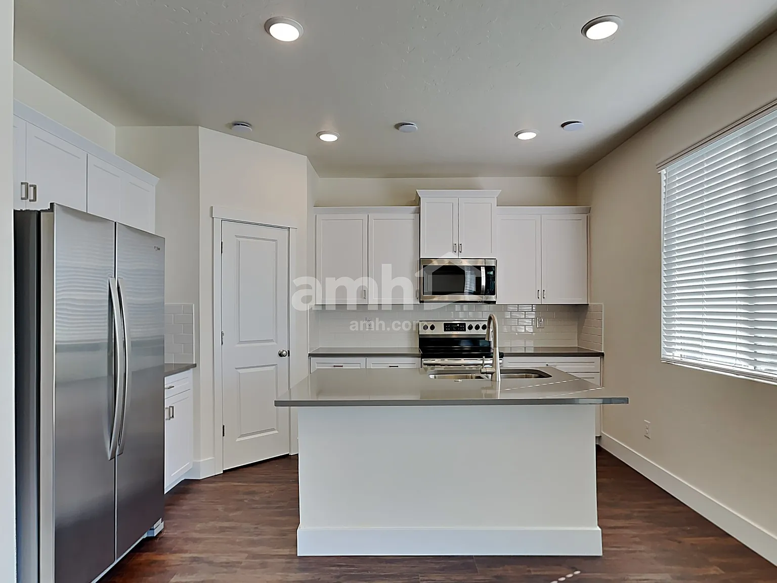 3 bed, 2.5 bath, 1860 sqft, $2,390 — Photo 3
