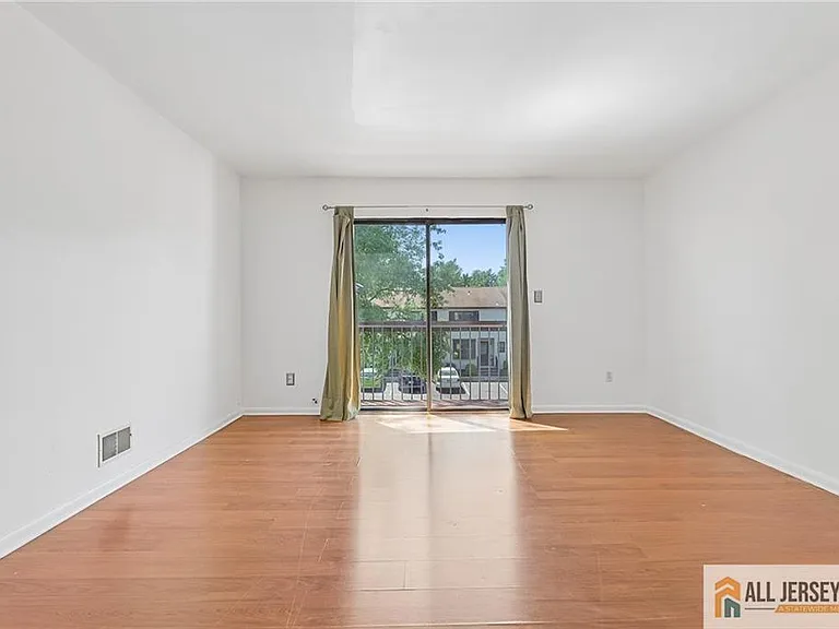 138 Orlando St #138 — Photo 4