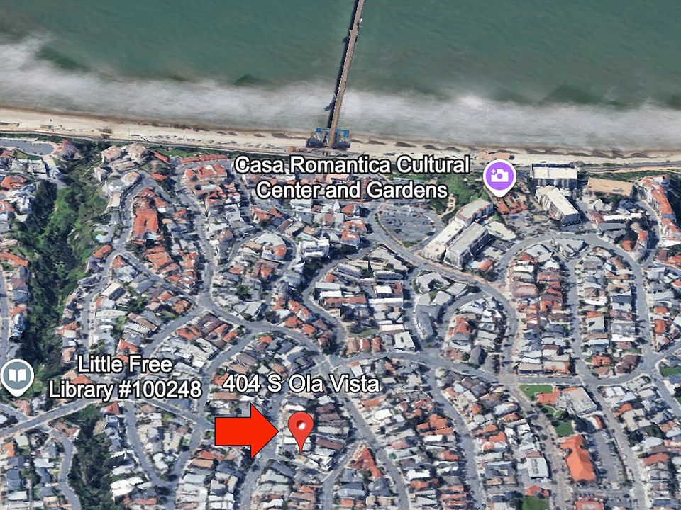 5-10 minute walk or a 2-minute drive away from SC Pier & a few blocks from Del Mar St.