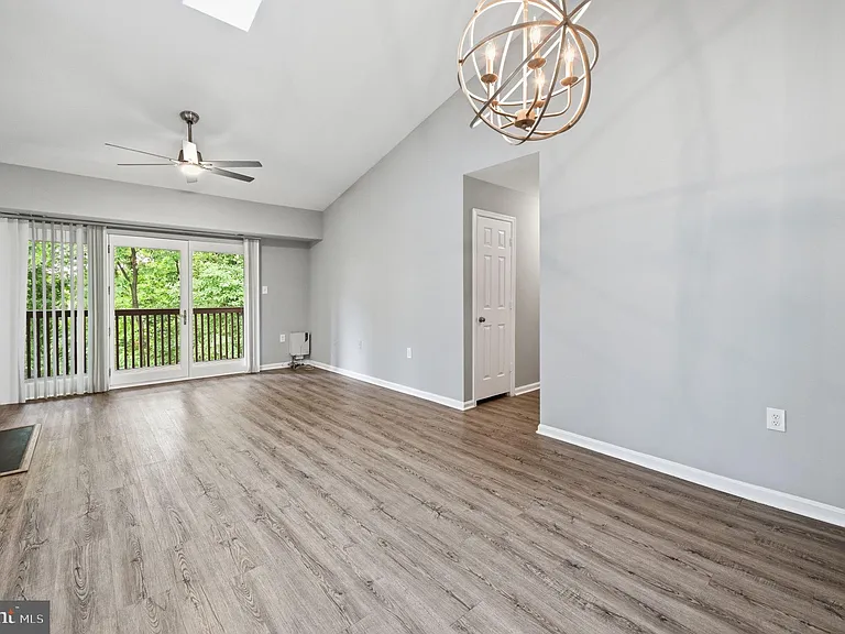 8909 Sugarwood Ln #8909 — Photo 7