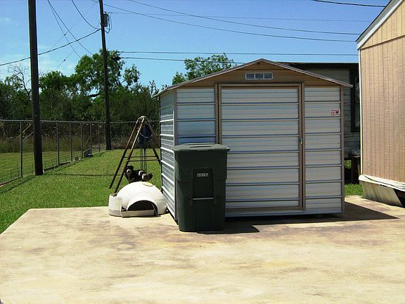 5th image of 2600 Peacock Dr