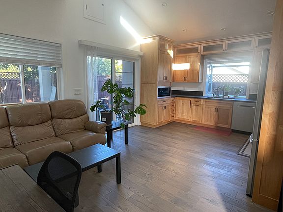2nd image of 2991 Fresno St