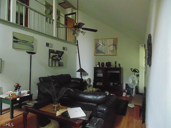 4th image of 85 Applewood Ct NW #42