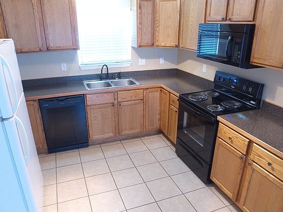 4th image of 2703 E Johnson Dr