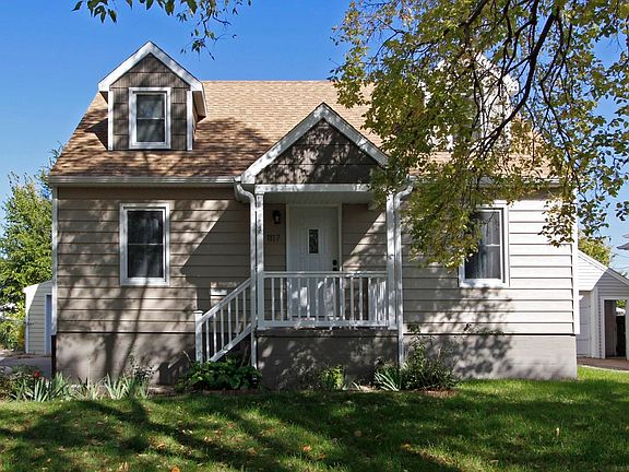 2nd image of 1117 W B St