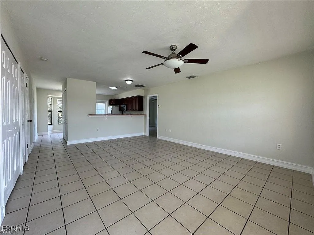3 bed, 2.0 bath, 1165 sqft, $1,700 — Photo 2