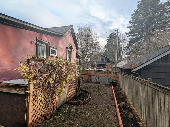 Back of side yard toward the street