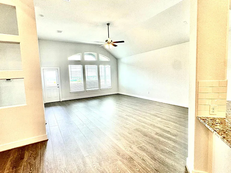 703 Durian Loop — Photo 14